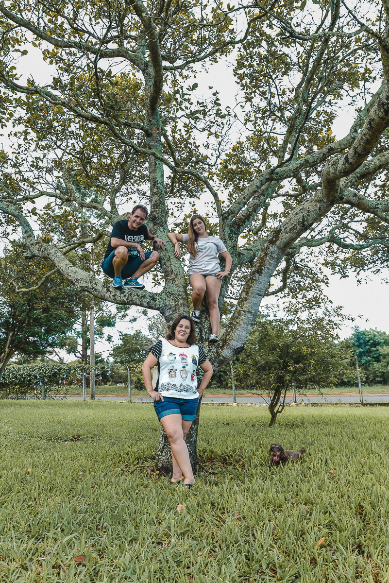 ensaio fotografico teen session debutante no parque andando a cavalos e voando de balao colorido no interior de sao paulo