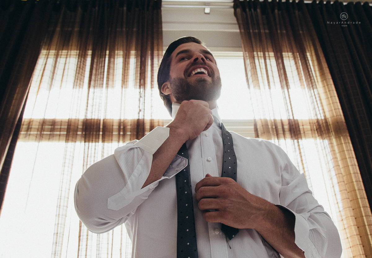 casamento rustico de tarde no salao plataforma na ilha porchat em santos sao vicente decoracao colorida e florida noivo canadense noiva brasileira tons claros 
