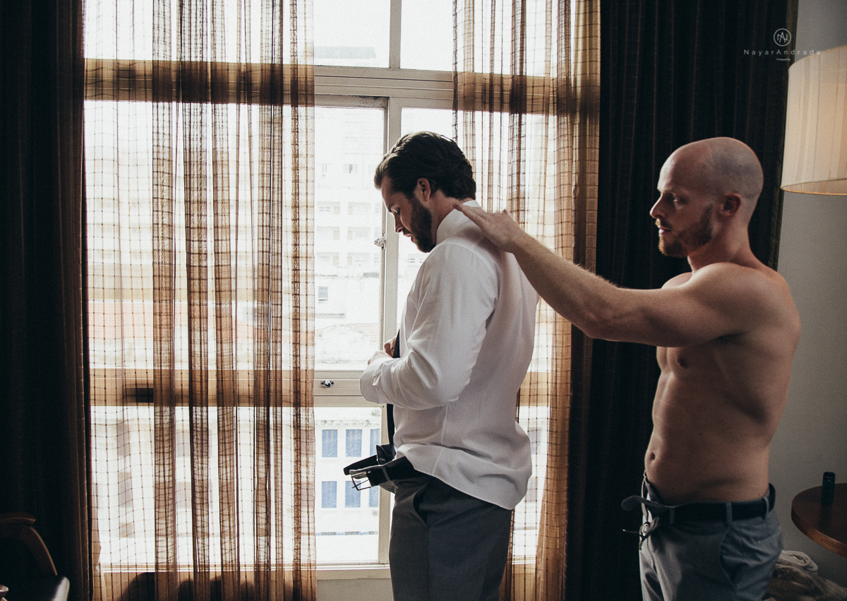 casamento rustico de tarde no salao plataforma na ilha porchat em santos sao vicente decoracao colorida e florida noivo canadense noiva brasileira tons claros  fotografa nayara andrade fotografia fotografa premiada