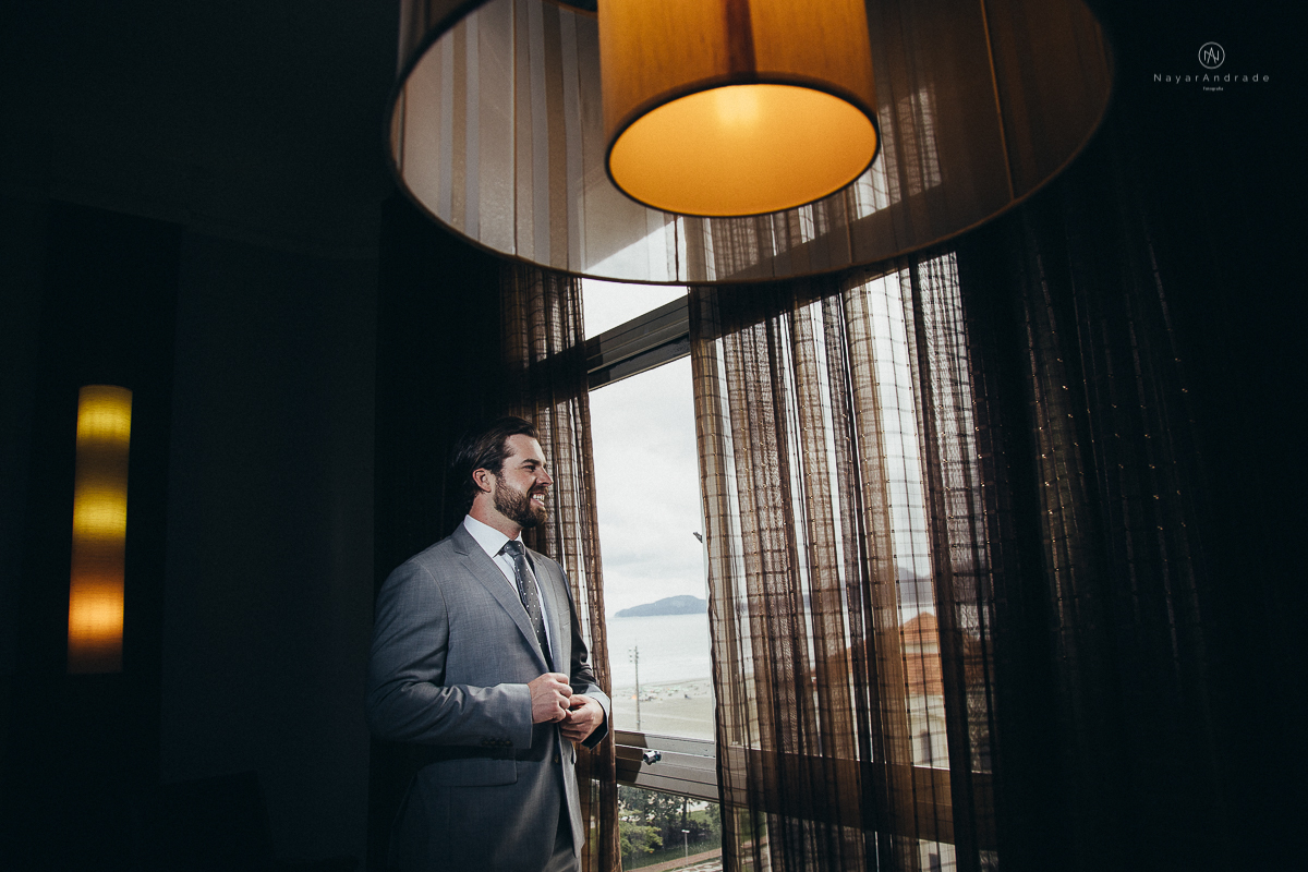 casamento rustico de tarde no salao plataforma na ilha porchat em santos sao vicente decoracao colorida e florida noivo canadense noiva brasileira tons claros  fotografa nayara andrade fotografia fotografa premiada