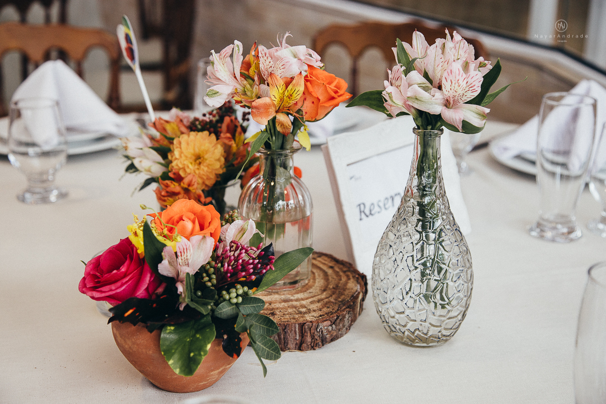 casamento rustico de tarde no salao plataforma na ilha porchat em santos sao vicente decoracao colorida e florida noivo canadense noiva brasileira tons claros  fotografa nayara andrade fotografia fotografa premiada