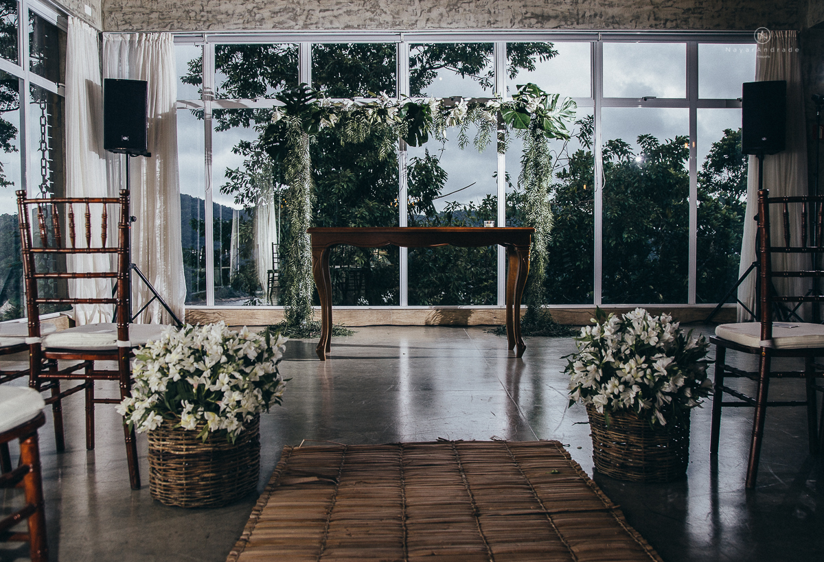 casamento rustico de tarde no salao plataforma na ilha porchat em santos sao vicente decoracao colorida e florida noivo canadense noiva brasileira tons claros  fotografa nayara andrade fotografia fotografa premiada
