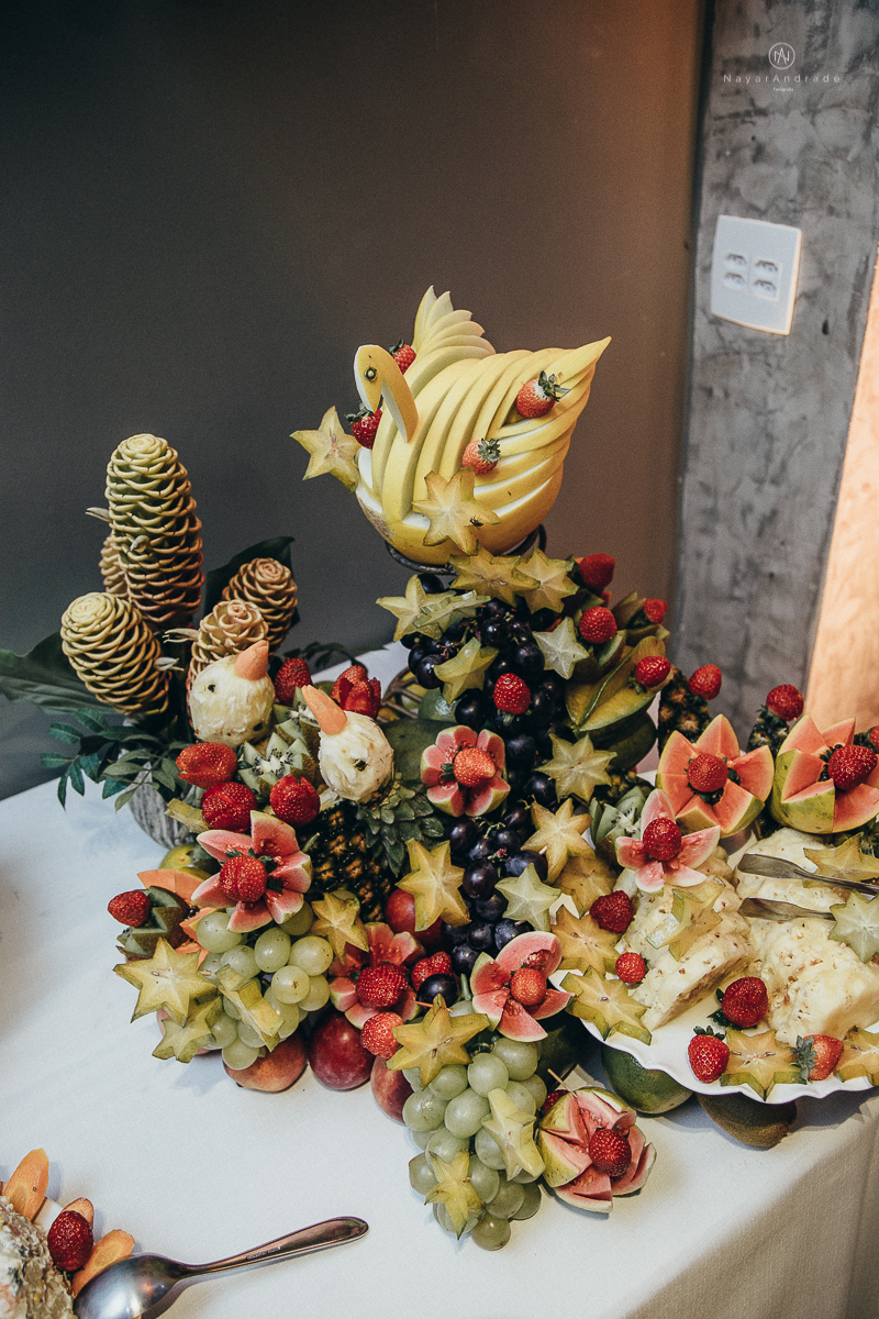 casamento rustico de tarde no salao plataforma na ilha porchat em santos sao vicente decoracao colorida e florida noivo canadense noiva brasileira tons claros  fotografa nayara andrade fotografia fotografa premiada