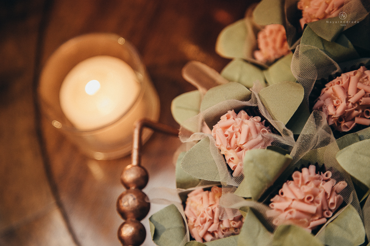 casamento rustico de tarde no salao plataforma na ilha porchat em santos sao vicente decoracao colorida e florida noivo canadense noiva brasileira tons claros  fotografa nayara andrade fotografia fotografa premiada