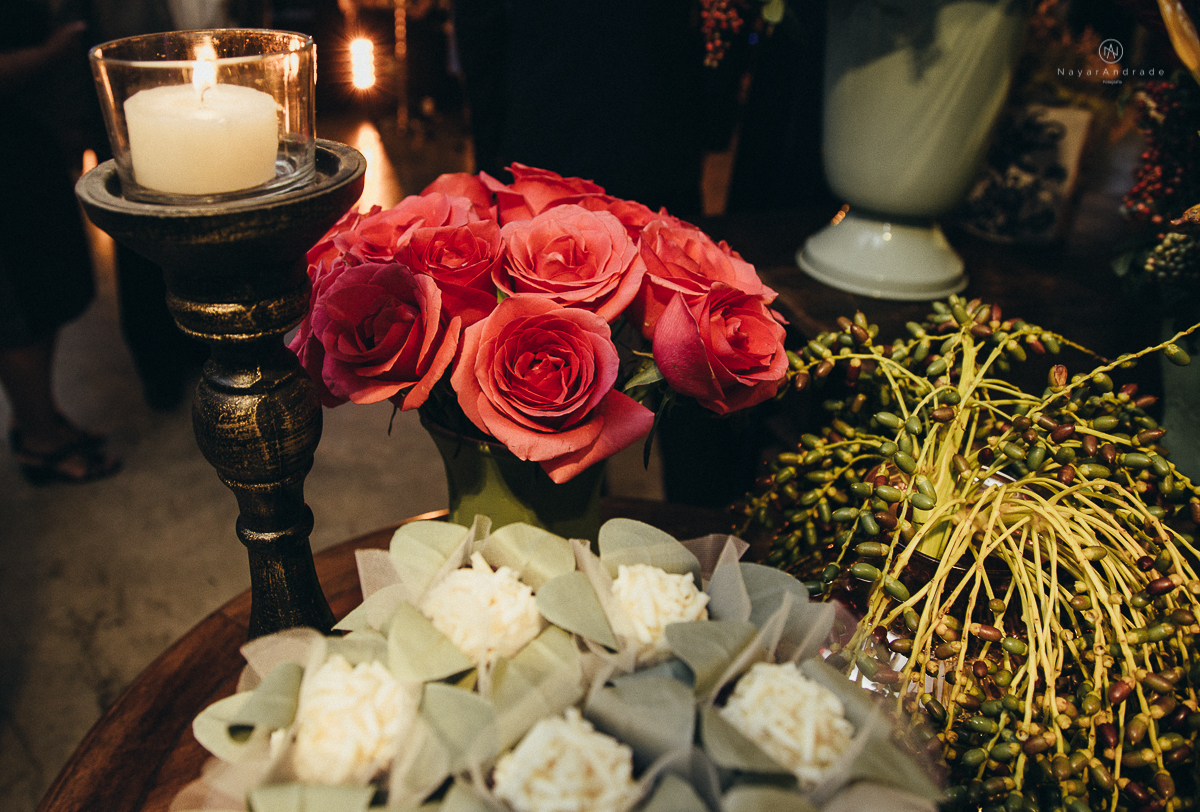 casamento rustico de tarde no salao plataforma na ilha porchat em santos sao vicente decoracao colorida e florida noivo canadense noiva brasileira tons claros  fotografa nayara andrade fotografia fotografa premiada