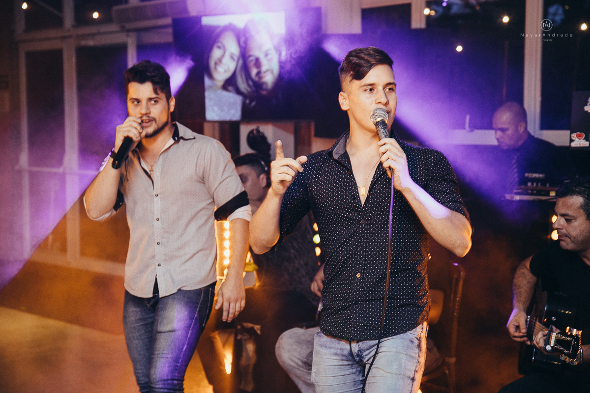 casamento rustico de tarde no salao plataforma na ilha porchat em santos sao vicente decoracao colorida e florida noivo canadense noiva brasileira tons claros  fotografa nayara andrade fotografia fotografa premiada