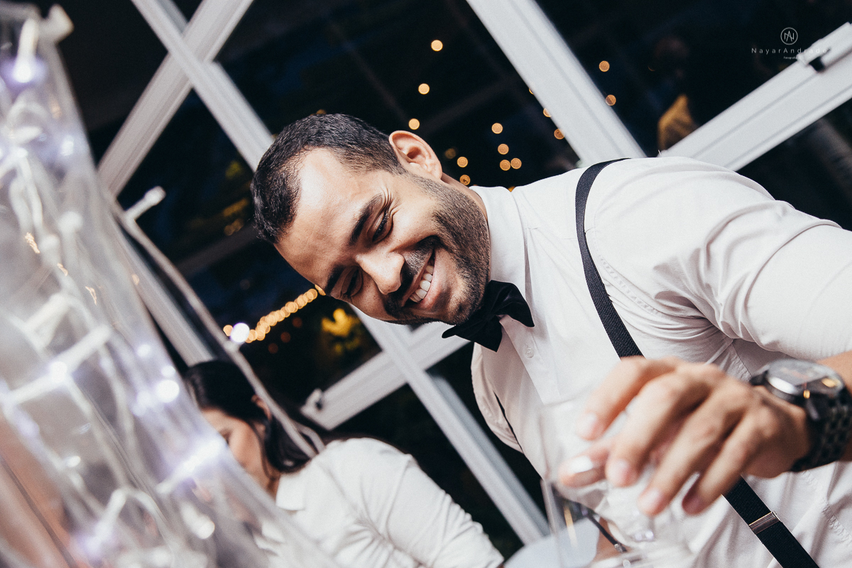 casamento rustico de tarde no salao plataforma na ilha porchat em santos sao vicente decoracao colorida e florida noivo canadense noiva brasileira tons claros  fotografa nayara andrade fotografia fotografa premiada