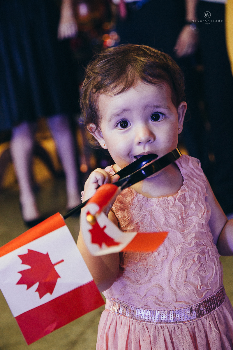 casamento rustico de tarde no salao plataforma na ilha porchat em santos sao vicente decoracao colorida e florida noivo canadense noiva brasileira tons claros  fotografa nayara andrade fotografia fotografa premiada