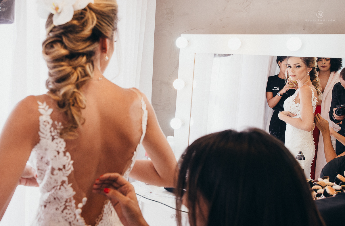 casamento rustico de tarde no salao plataforma na ilha porchat em santos sao vicente decoracao colorida e florida noivo canadense noiva brasileira tons claros  fotografa nayara andrade fotografia fotografa premiada