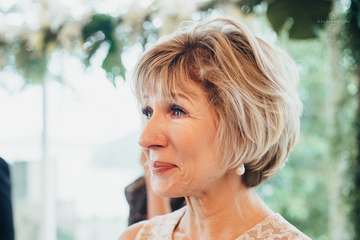 casamento rustico de tarde no salao plataforma na ilha porchat em santos sao vicente decoracao colorida e florida noivo canadense noiva brasileira tons claros  fotografa nayara andrade fotografia fotografa premiada
