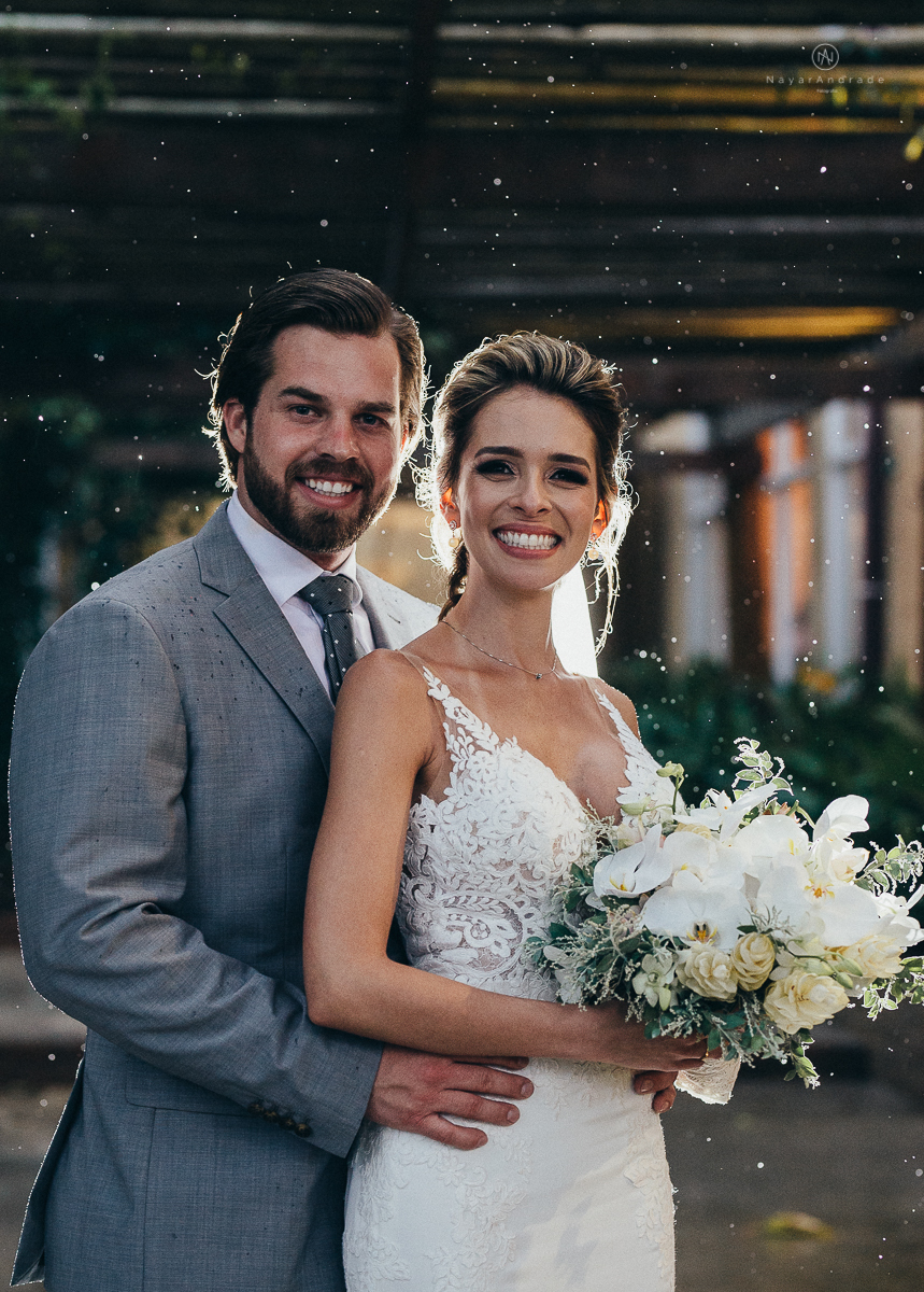 casamento rustico de tarde no salao plataforma na ilha porchat em santos sao vicente decoracao colorida e florida noivo canadense noiva brasileira tons claros  fotografa nayara andrade fotografia fotografa premiada