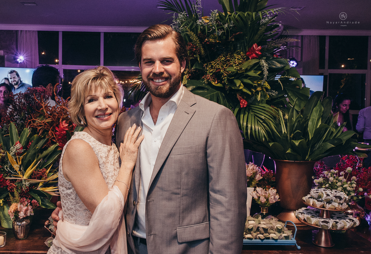 casamento rustico de tarde no salao plataforma na ilha porchat em santos sao vicente decoracao colorida e florida noivo canadense noiva brasileira tons claros  fotografa nayara andrade fotografia fotografa premiada