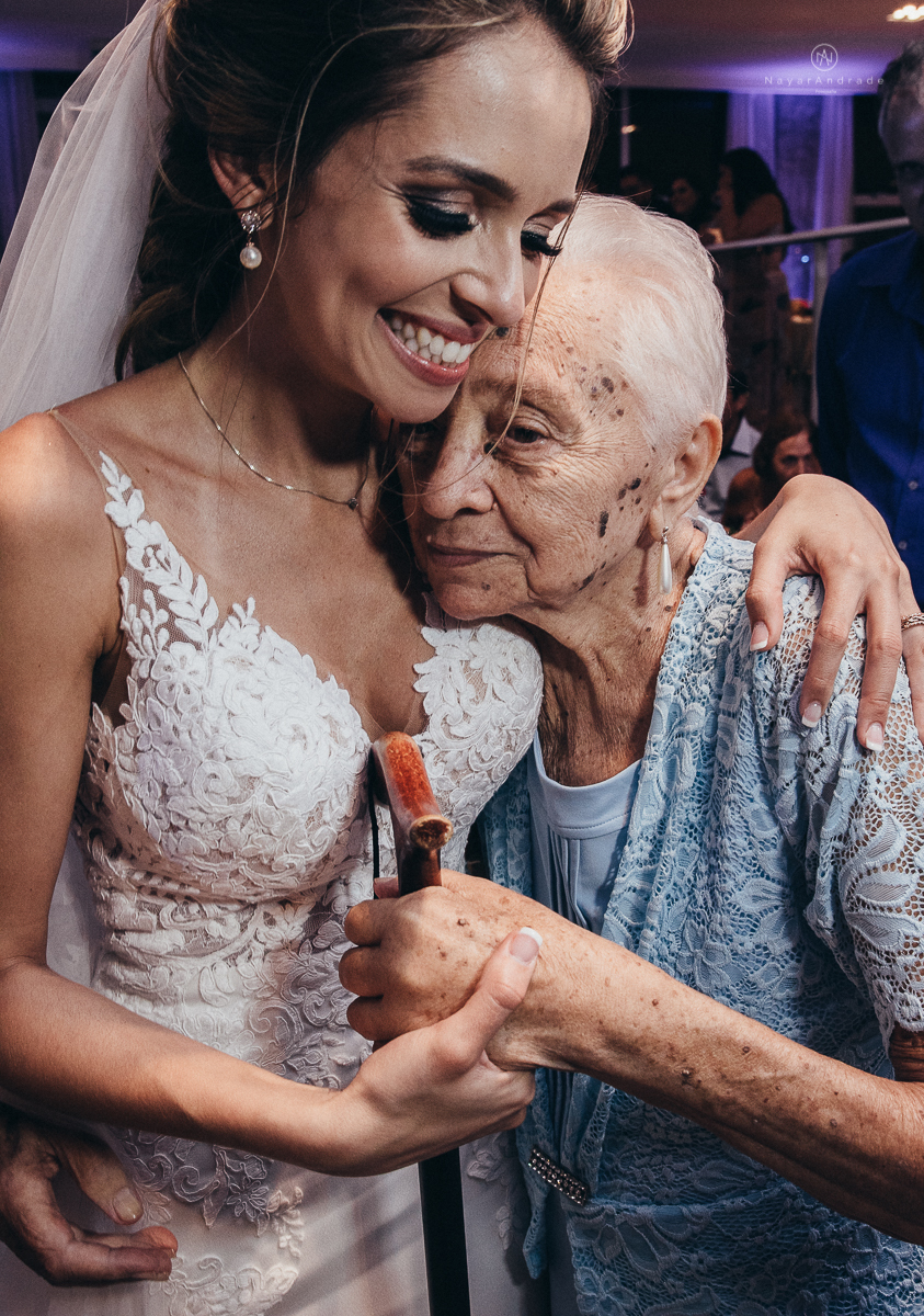 casamento rustico de tarde no salao plataforma na ilha porchat em santos sao vicente decoracao colorida e florida noivo canadense noiva brasileira tons claros  fotografa nayara andrade fotografia fotografa premiada