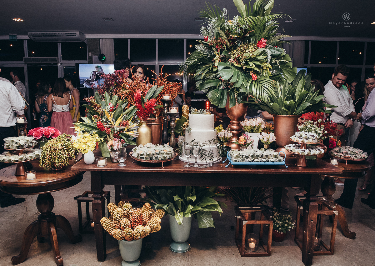 casamento rustico de tarde no salao plataforma na ilha porchat em santos sao vicente decoracao colorida e florida noivo canadense noiva brasileira tons claros  fotografa nayara andrade fotografia fotografa premiada