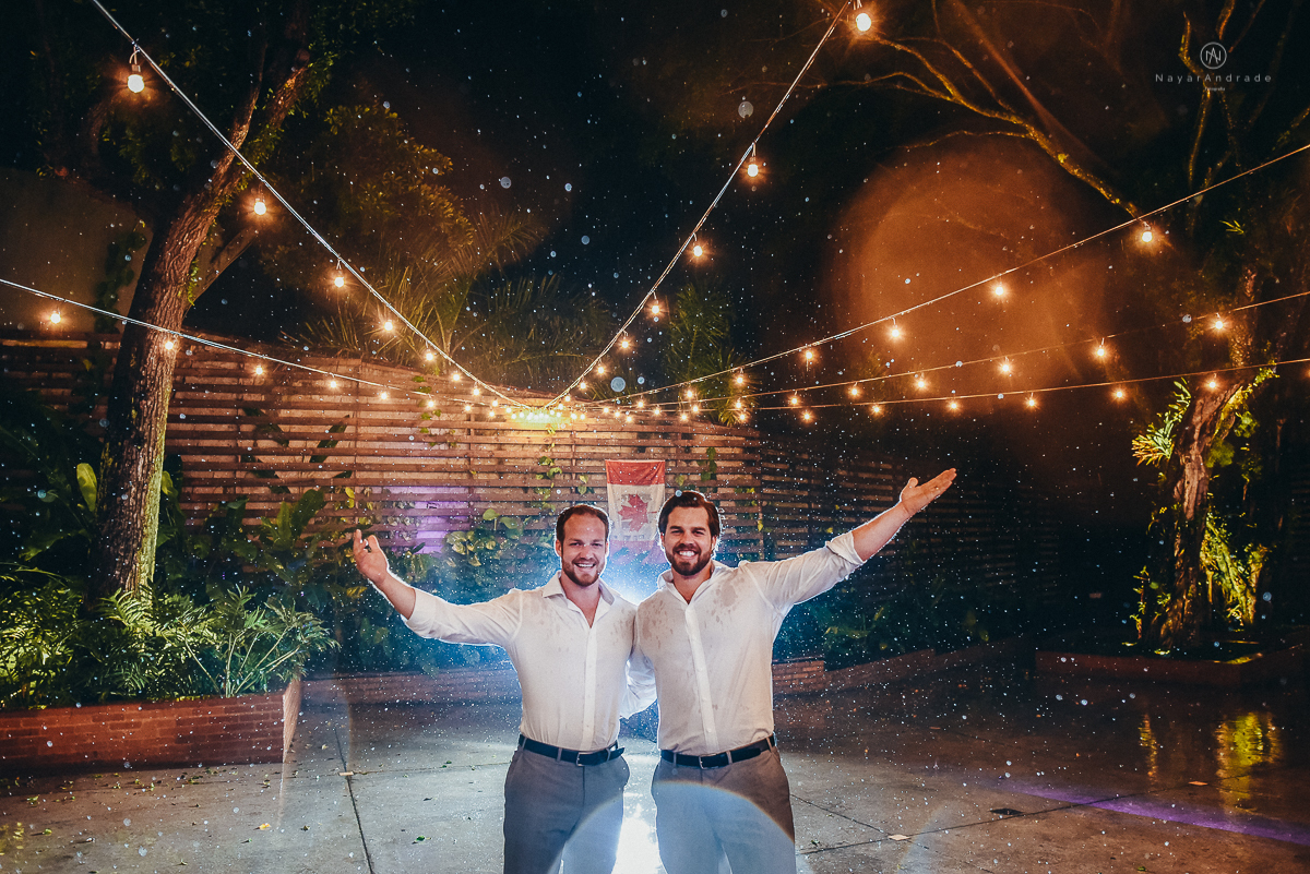 casamento rustico de tarde no salao plataforma na ilha porchat em santos sao vicente decoracao colorida e florida noivo canadense noiva brasileira tons claros  fotografa nayara andrade fotografia fotografa premiada
