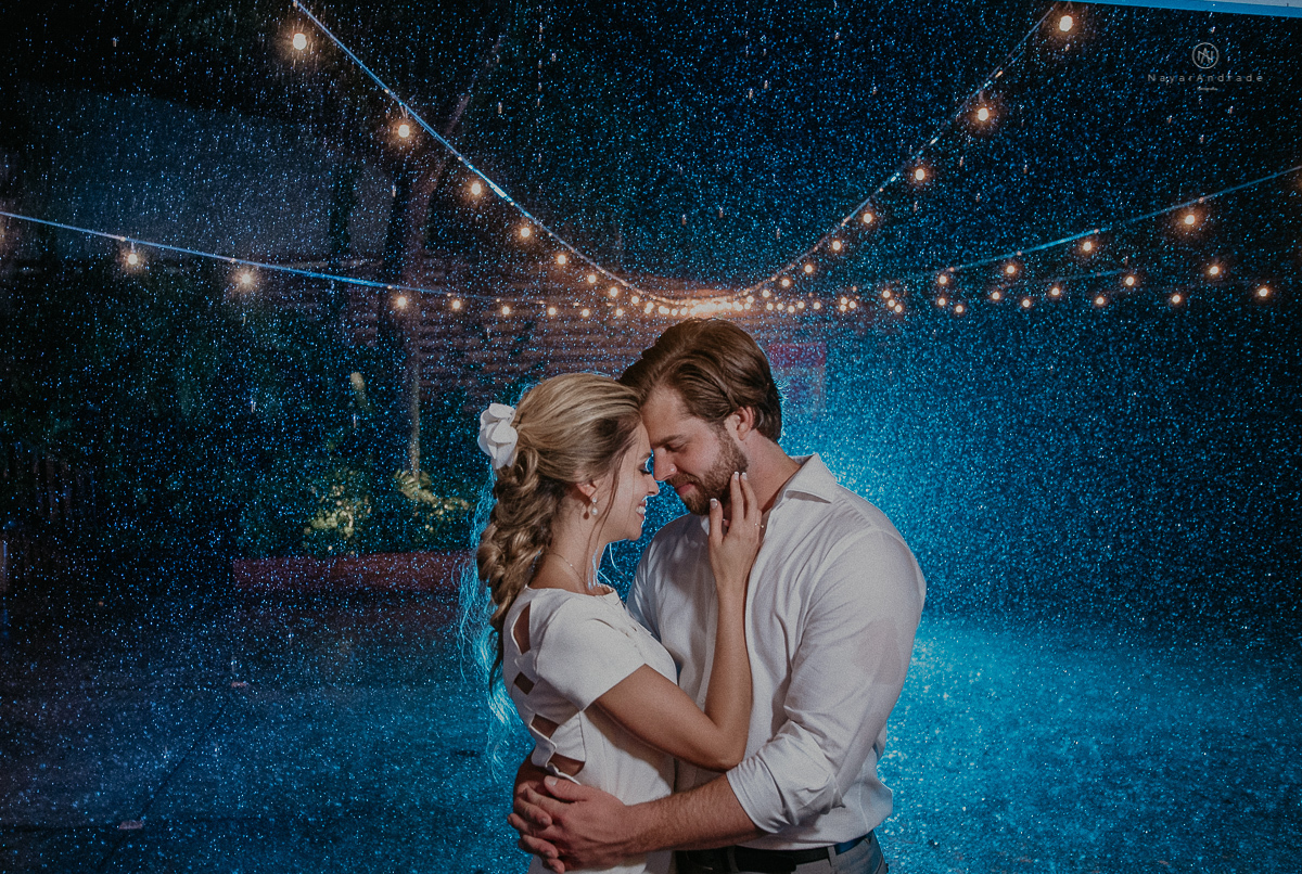 casamento rustico de tarde no salao plataforma na ilha porchat em santos sao vicente decoracao colorida e florida noivo canadense noiva brasileira tons claros  fotografa nayara andrade fotografia fotografa premiada