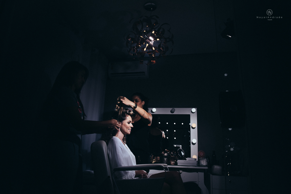 casamento rustico de tarde no salao plataforma na ilha porchat em santos sao vicente decoracao colorida e florida noivo canadense noiva brasileira tons claros 
