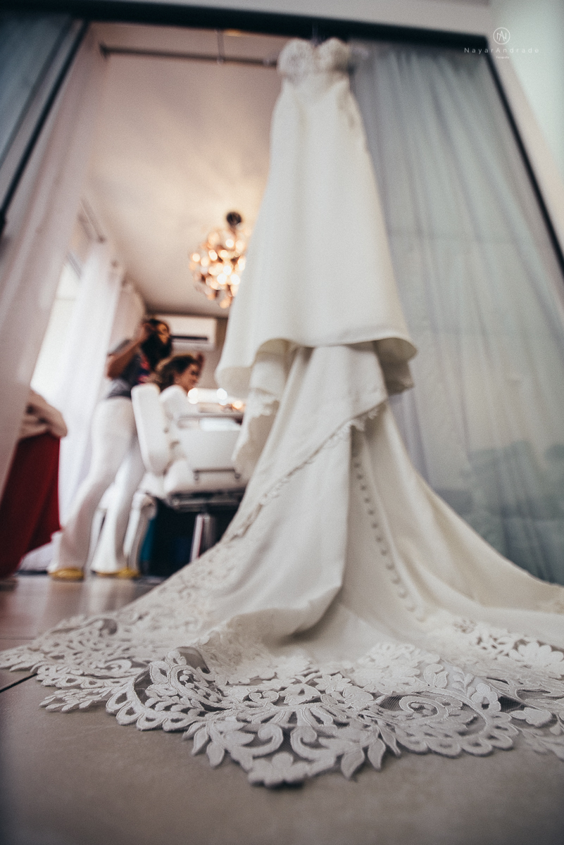 casamento rustico de tarde no salao plataforma na ilha porchat em santos sao vicente decoracao colorida e florida noivo canadense noiva brasileira tons claros  fotografa nayara andrade fotografia fotografa premiada