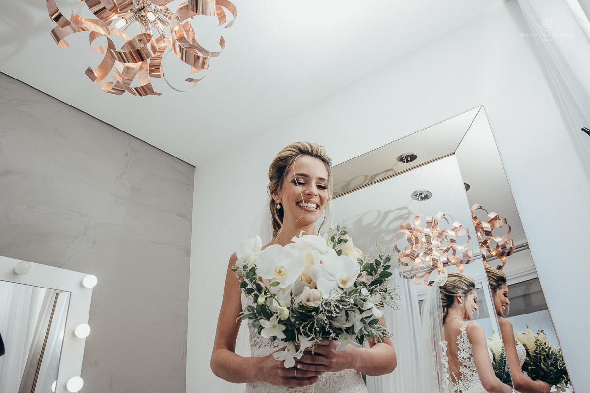 casamento rustico de tarde no salao plataforma na ilha porchat em santos sao vicente decoracao colorida e florida noivo canadense noiva brasileira tons claros  fotografa nayara andrade fotografia fotografa premiada