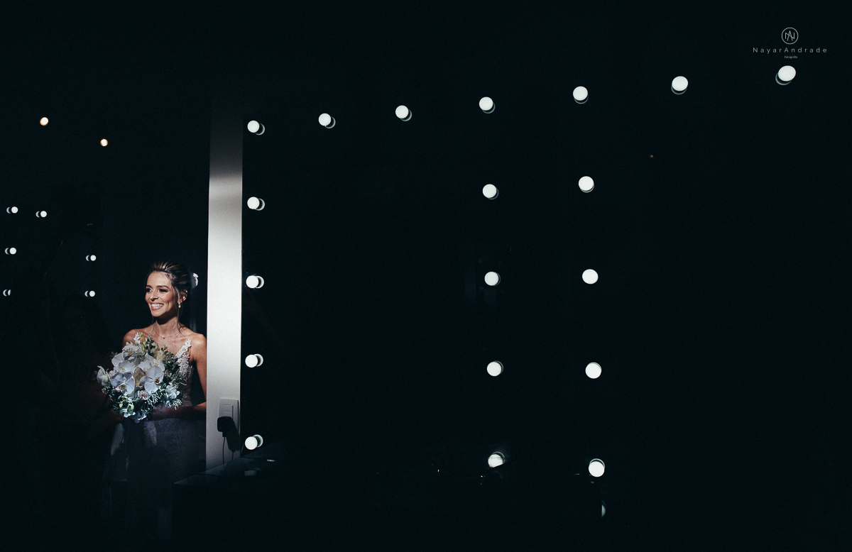 casamento rustico de tarde no salao plataforma na ilha porchat em santos sao vicente decoracao colorida e florida noivo canadense noiva brasileira tons claros  fotografa nayara andrade fotografia fotografa premiada