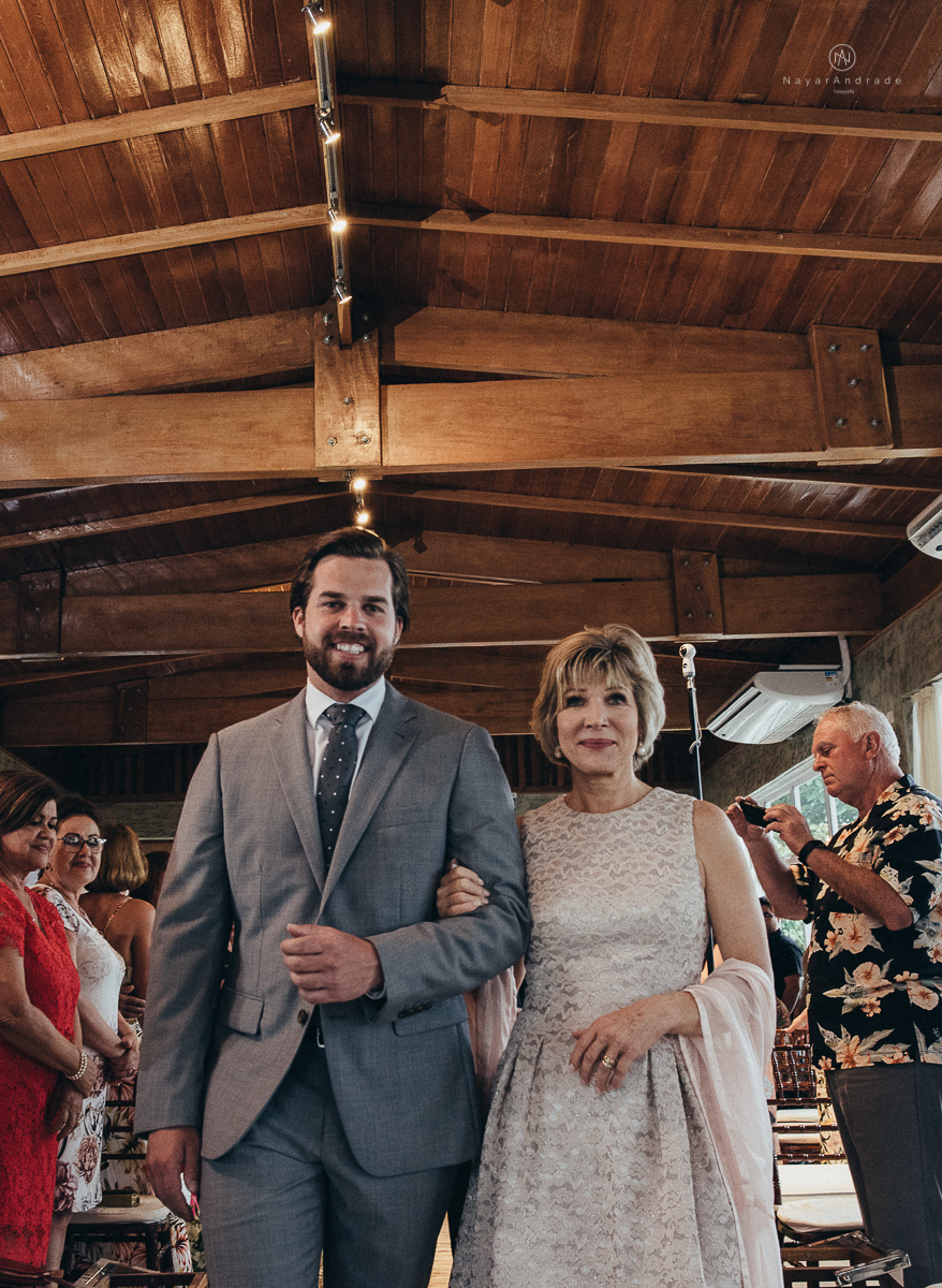 casamento rustico de tarde no salao plataforma na ilha porchat em santos sao vicente decoracao colorida e florida noivo canadense noiva brasileira tons claros  fotografa nayara andrade fotografia fotografa premiada