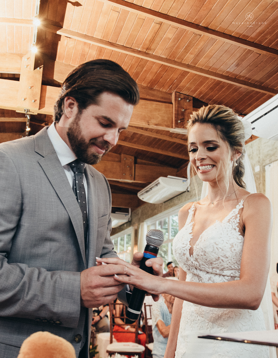 casamento rustico de tarde no salao plataforma na ilha porchat em santos sao vicente decoracao colorida e florida noivo canadense noiva brasileira tons claros  fotografa nayara andrade fotografia fotografa premiada