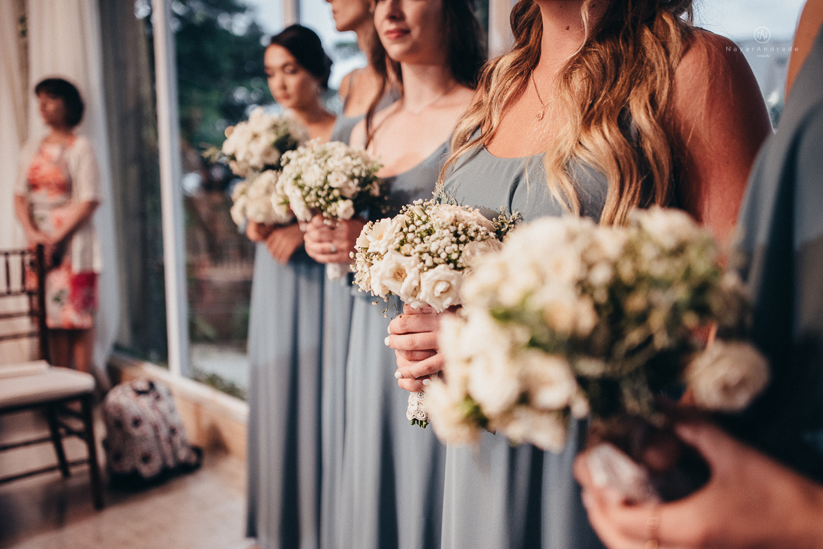 casamento rustico de tarde no salao plataforma na ilha porchat em santos sao vicente decoracao colorida e florida noivo canadense noiva brasileira tons claros  fotografa nayara andrade fotografia fotografa premiada