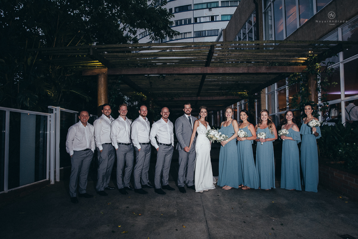 casamento rustico de tarde no salao plataforma na ilha porchat em santos sao vicente decoracao colorida e florida noivo canadense noiva brasileira tons claros  fotografa nayara andrade fotografia fotografa premiada