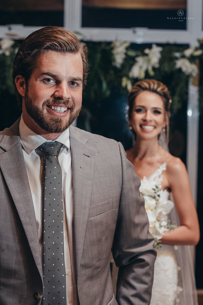 casamento rustico de tarde no salao plataforma na ilha porchat em santos sao vicente decoracao colorida e florida noivo canadense noiva brasileira tons claros  fotografa nayara andrade fotografia fotografa premiada