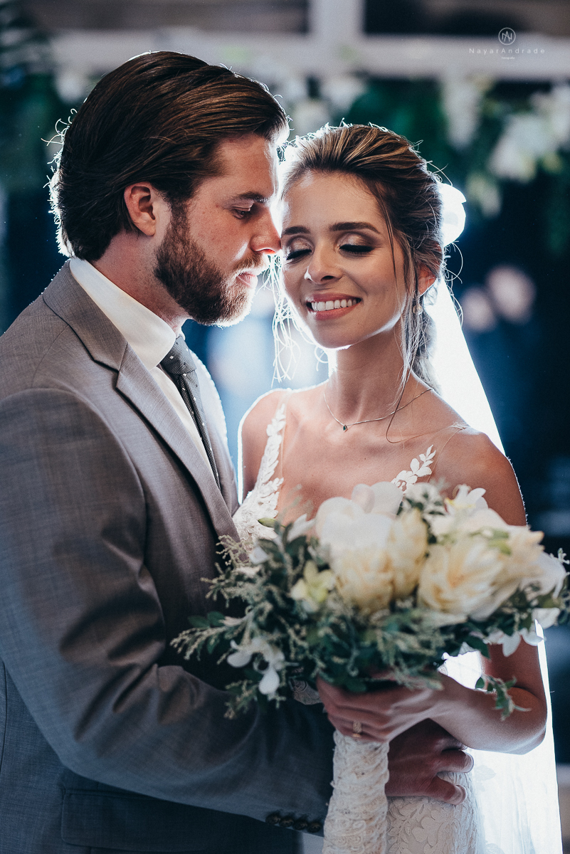 casamento rustico de tarde no salao plataforma na ilha porchat em santos sao vicente decoracao colorida e florida noivo canadense noiva brasileira tons claros  fotografa nayara andrade fotografia fotografa premiada