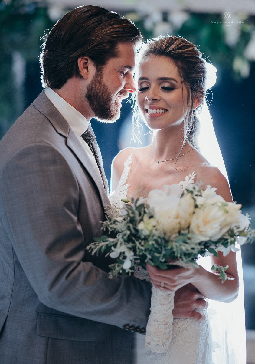 casamento rustico de tarde no salao plataforma na ilha porchat em santos sao vicente decoracao colorida e florida noivo canadense noiva brasileira tons claros  fotografa nayara andrade fotografia fotografa premiada