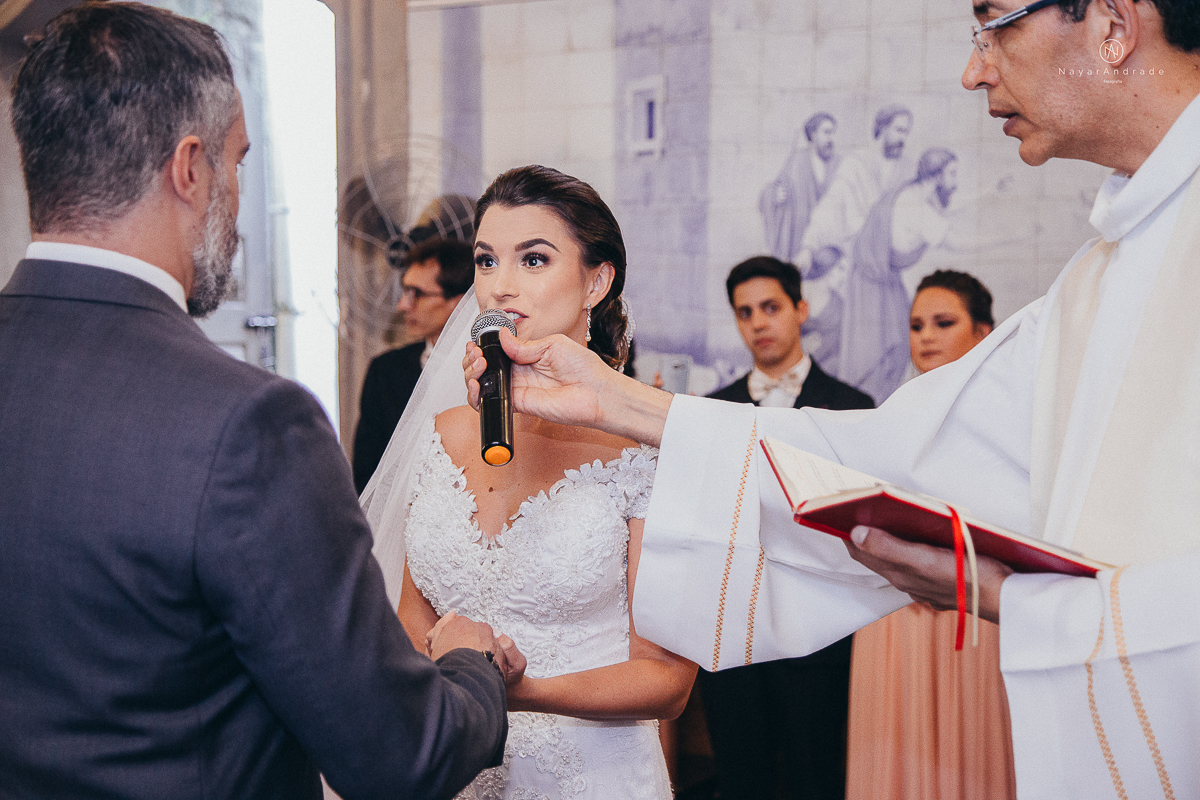 fotos de casamento na igreja santo antonio do valongo no centro de santos noiva com mantilha grande fotografa premiada internacionalmente