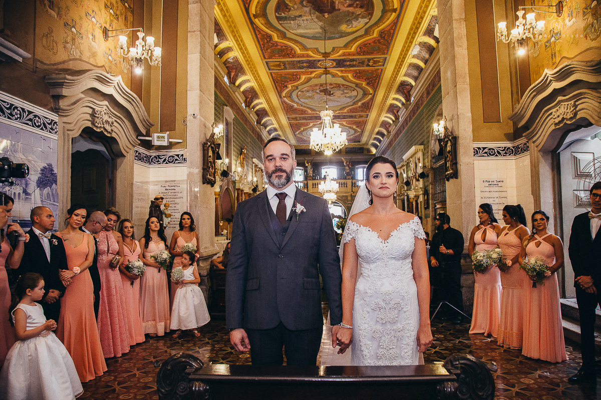 fotos de casamento na igreja santo antonio do valongo no centro de santos noiva com mantilha grande fotografa premiada internacionalmente
