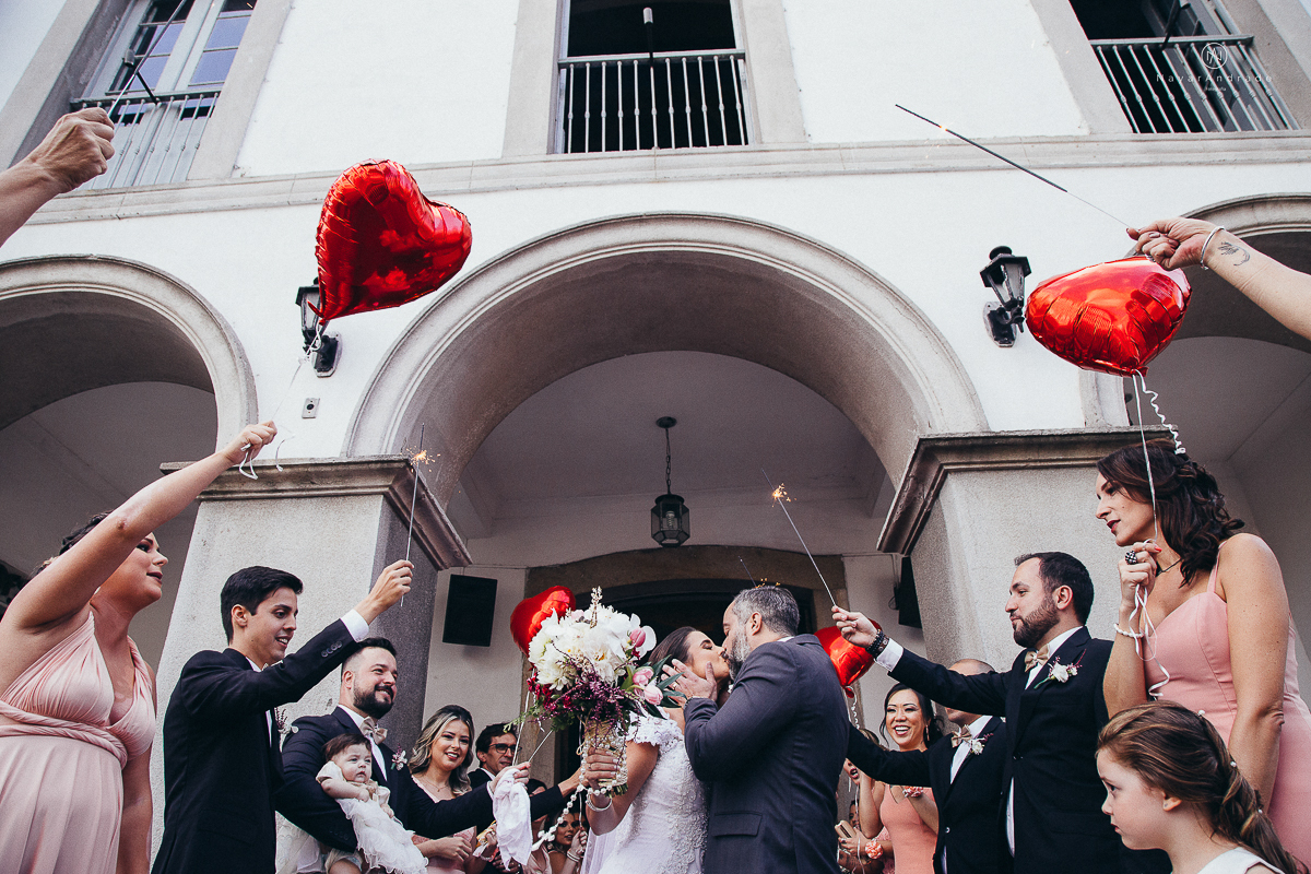 fotos de casamento na igreja santo antonio do valongo no centro de santos noiva com mantilha grande fotografa premiada internacionalmente
