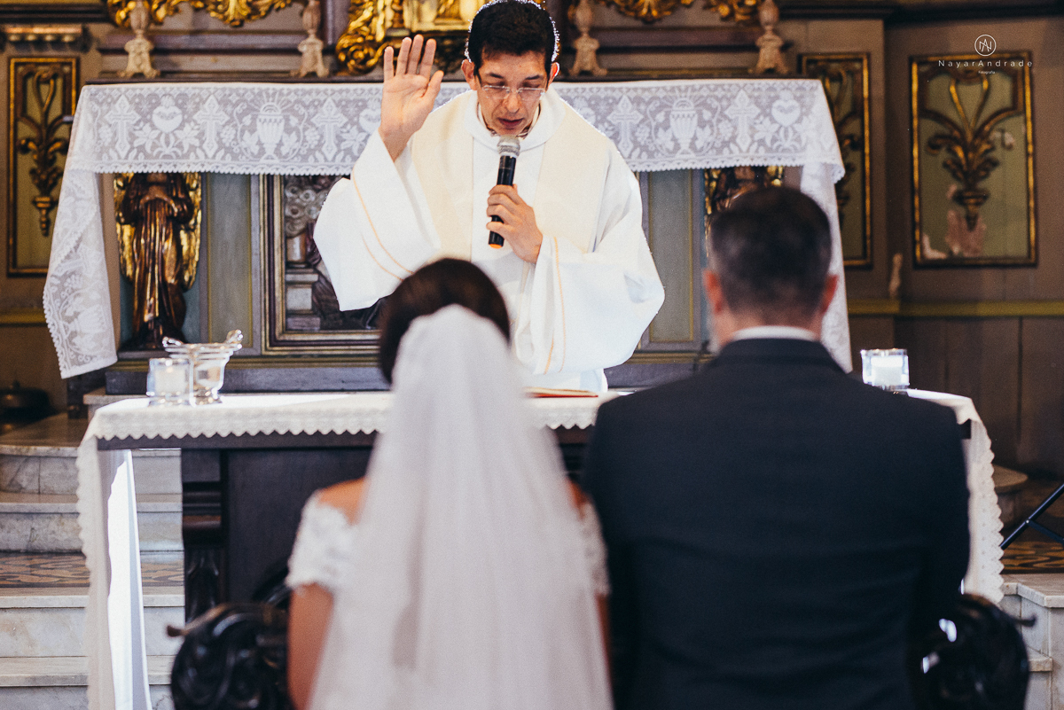 fotos de casamento na igreja santo antonio do valongo no centro de santos noiva com mantilha grande fotografa premiada internacionalmente
