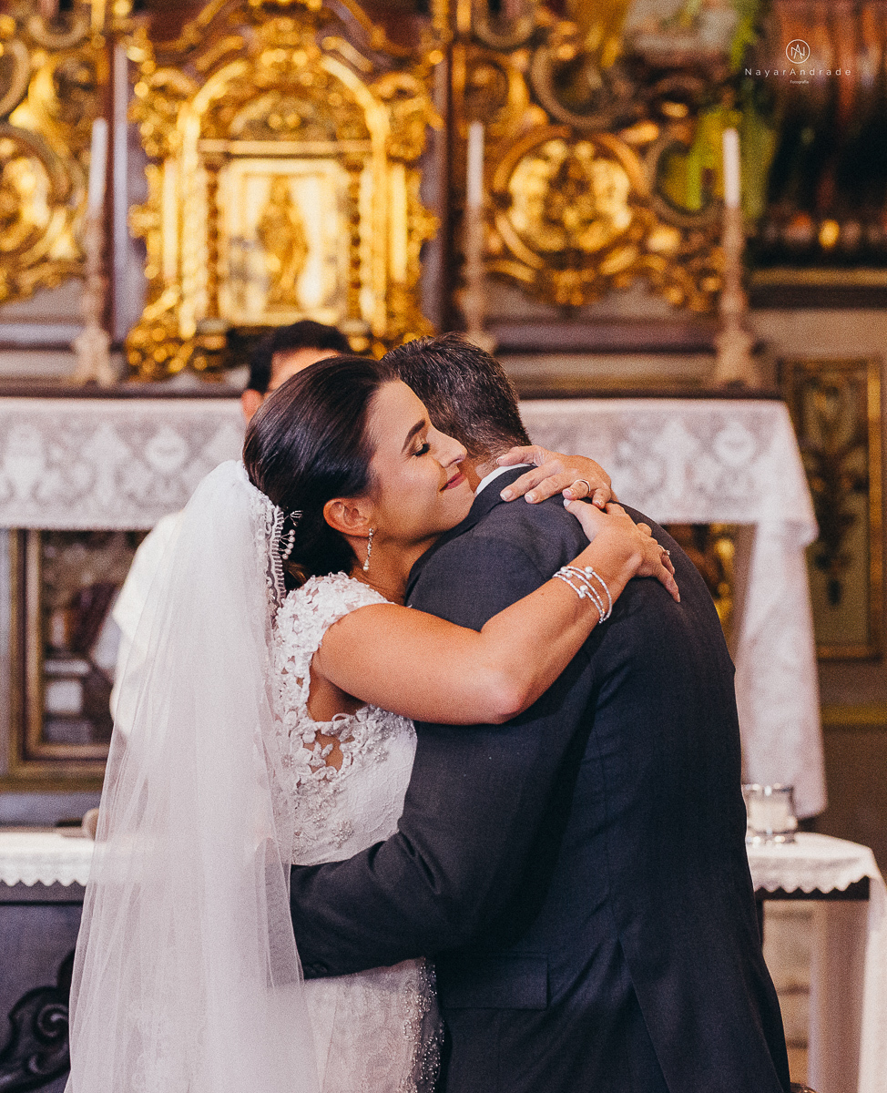 fotos de casamento na igreja santo antonio do valongo no centro de santos noiva com mantilha grande fotografa premiada internacionalmente