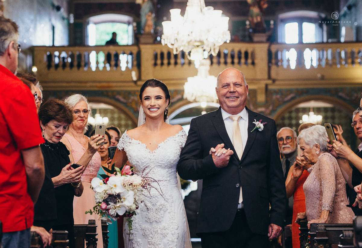 fotos de casamento na igreja santo antonio do valongo no centro de santos noiva com mantilha grande fotografa premiada internacionalmente