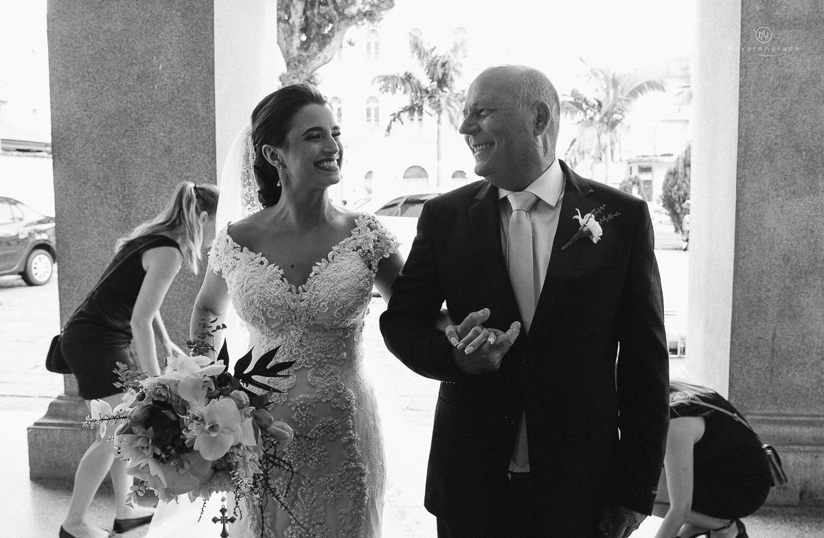 fotos de casamento na igreja santo antonio do valongo no centro de santos noiva com mantilha grande fotografa premiada internacionalmente