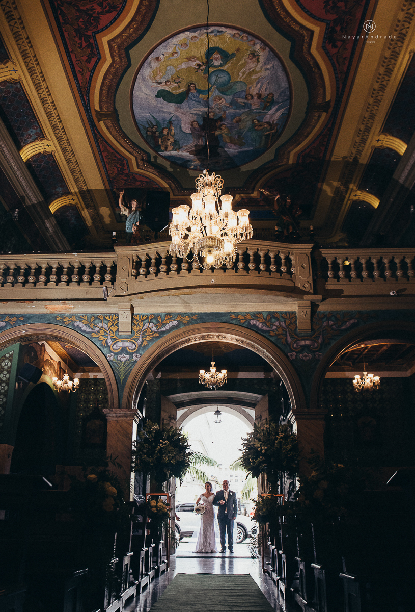 fotos de casamento na igreja santo antonio do valongo no centro de santos noiva com mantilha grande fotografa premiada internacionalmente