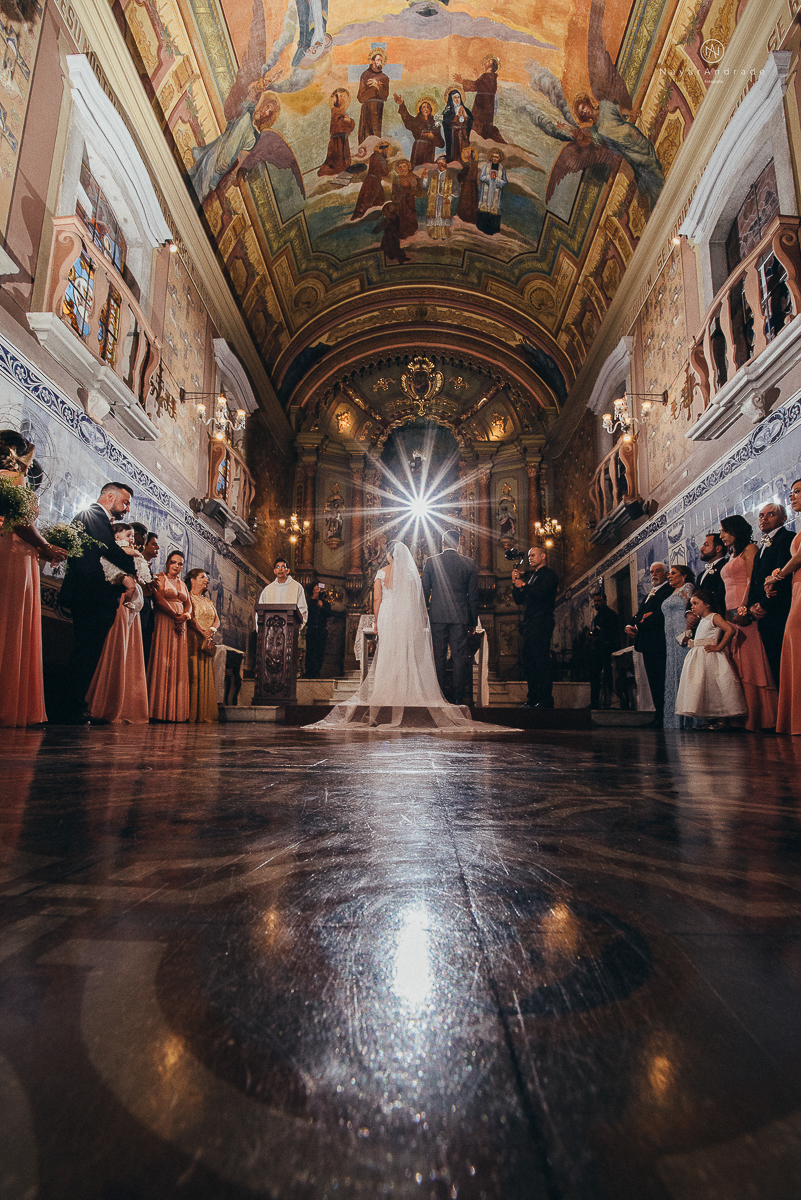 fotos de casamento na igreja santo antonio do valongo no centro de santos noiva com mantilha grande fotografa premiada internacionalmente