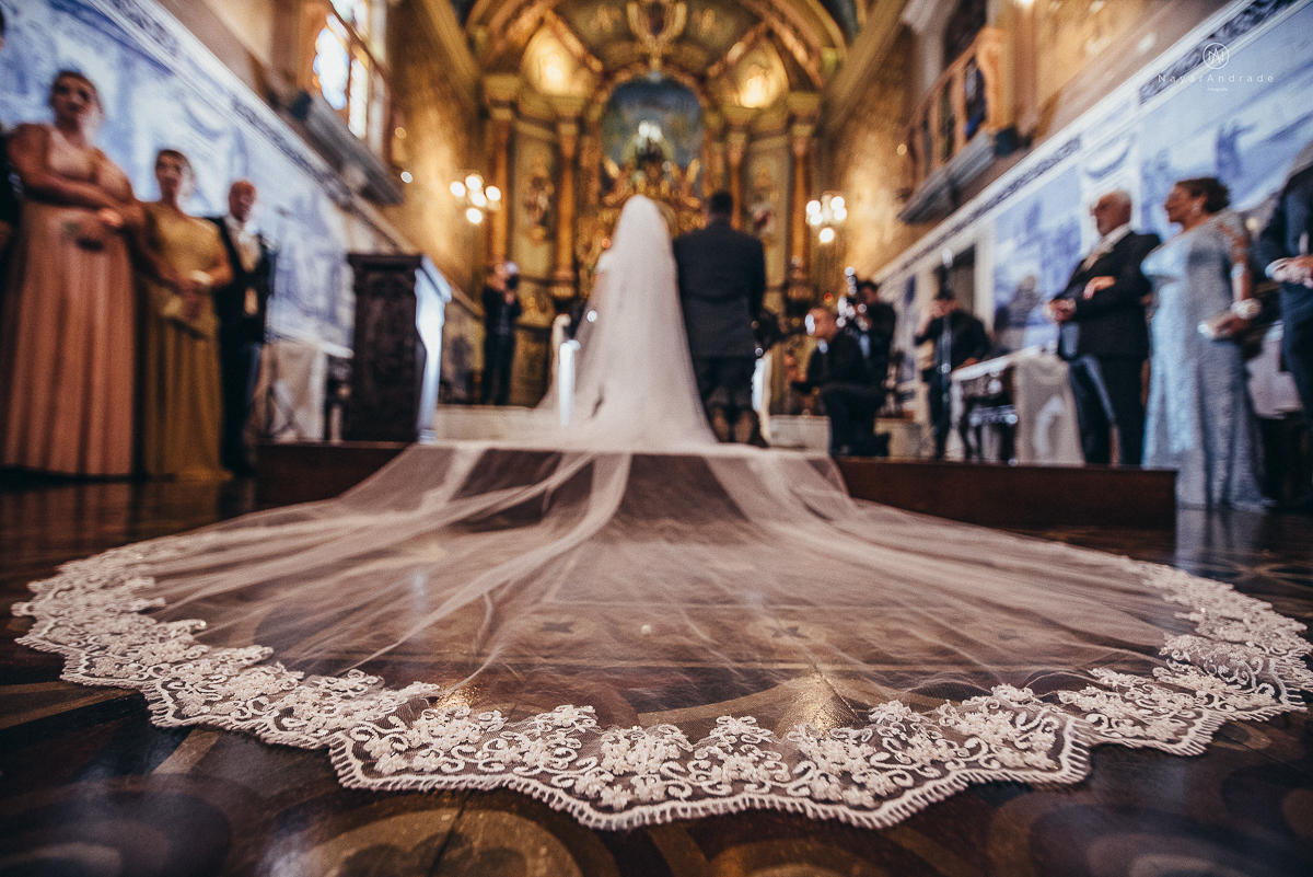 fotos de casamento na igreja santo antonio do valongo no centro de santos noiva com mantilha grande fotografa premiada internacionalmente
