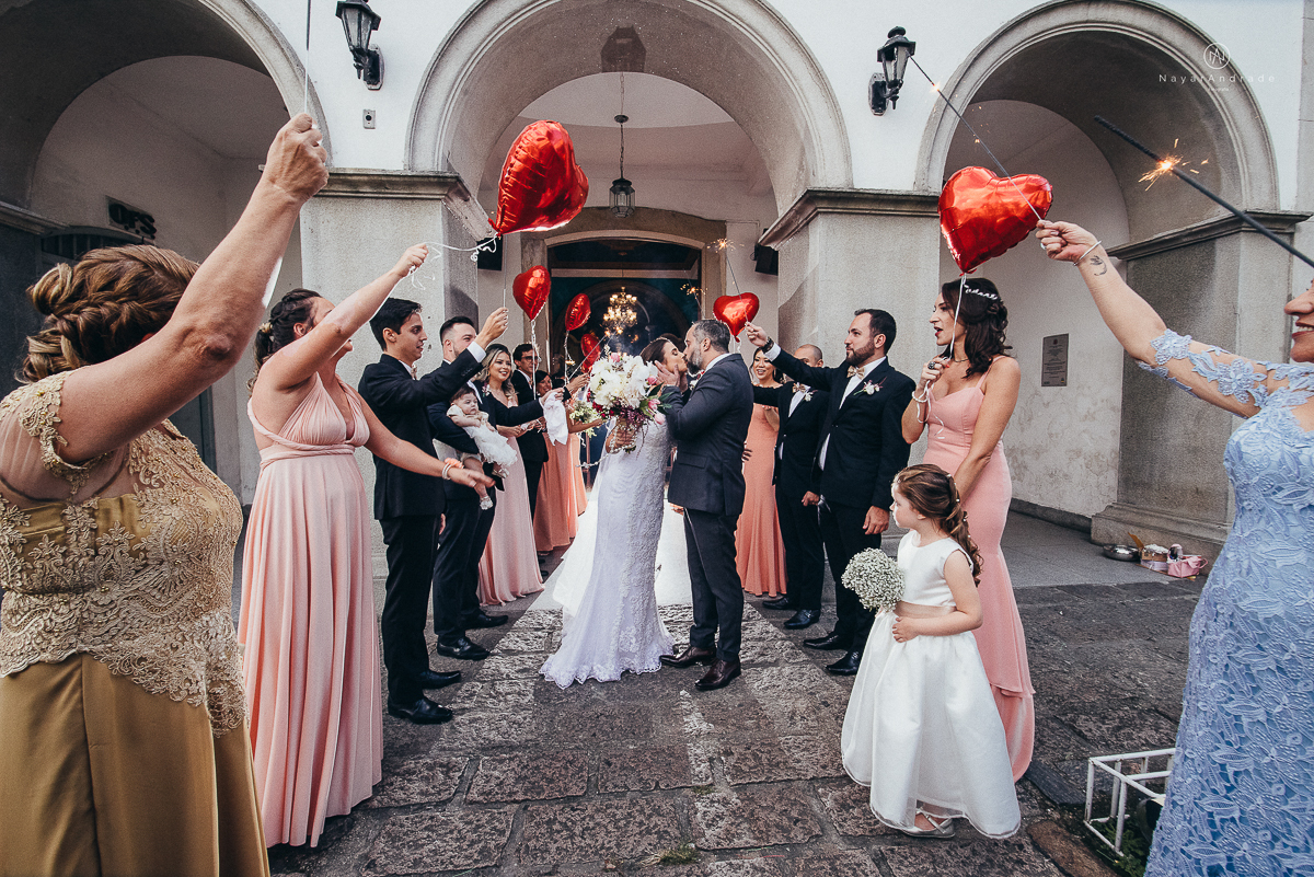 fotos de casamento na igreja santo antonio do valongo no centro de santos noiva com mantilha grande fotografa premiada internacionalmente