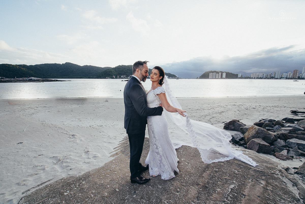 fotos de casamento na igreja santo antonio do valongo no centro de santos noiva com mantilha grande fotografa premiada internacionalmente