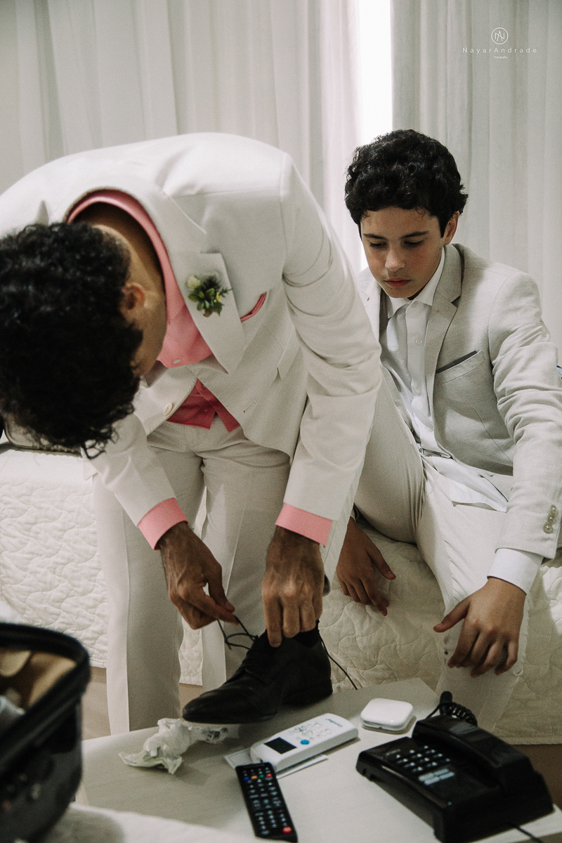 Detalhes de roupa making of do cantor JOrge Vercillo em seu casamento em salvador bahia pelas lentes de Nayara Andrade fotografia