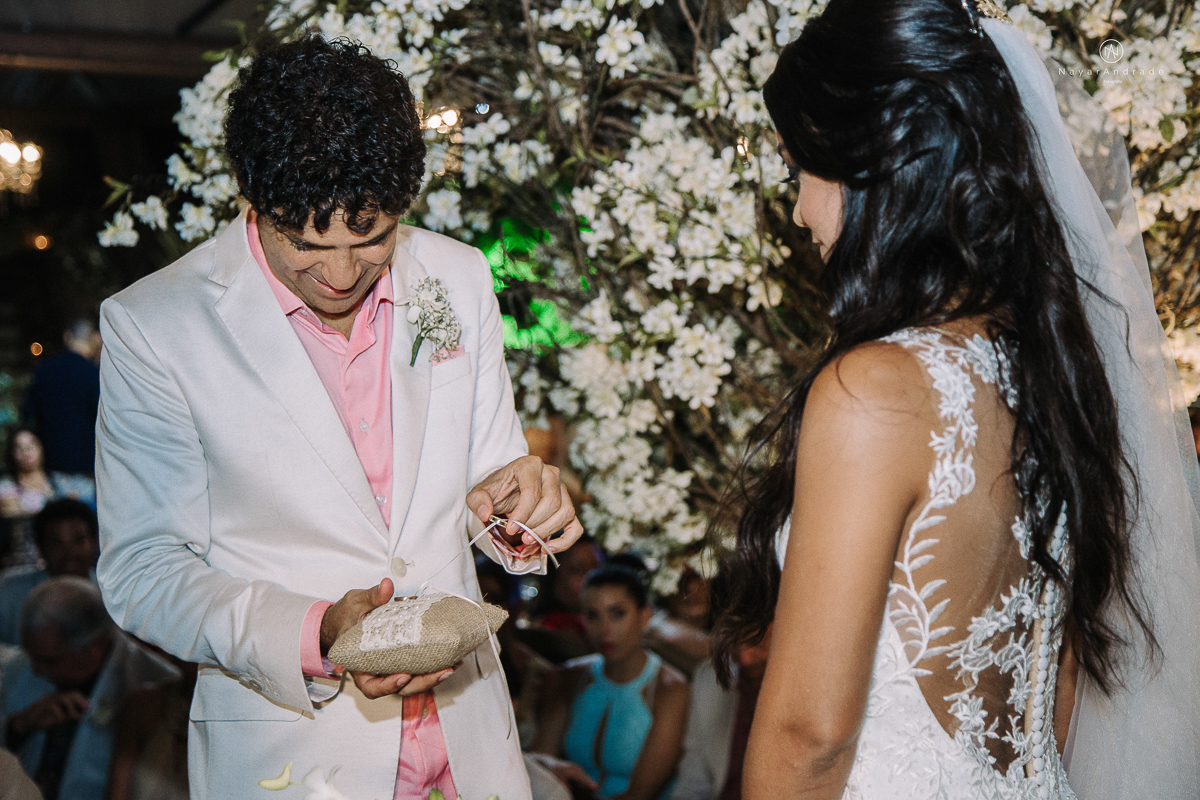 cerimonia de casamento do cantor Jorge Vercillo e Martha Suarez em Salvador bahia casamento na praia de itapua no resort catussaba pelas lentes de nayara andrade fotografia