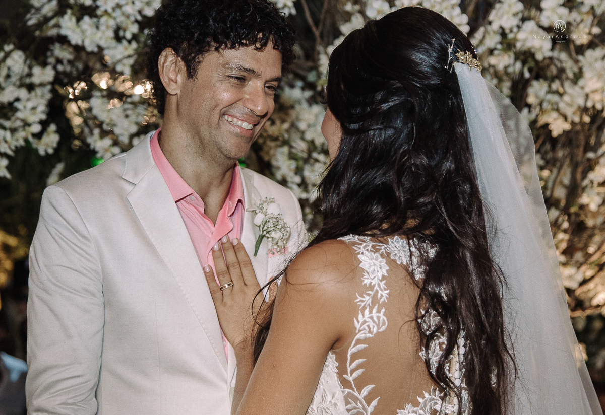 cerimonia de casamento do cantor Jorge Vercillo e Martha Suarez em Salvador bahia casamento na praia de itapua no resort catussaba pelas lentes de nayara andrade fotografia