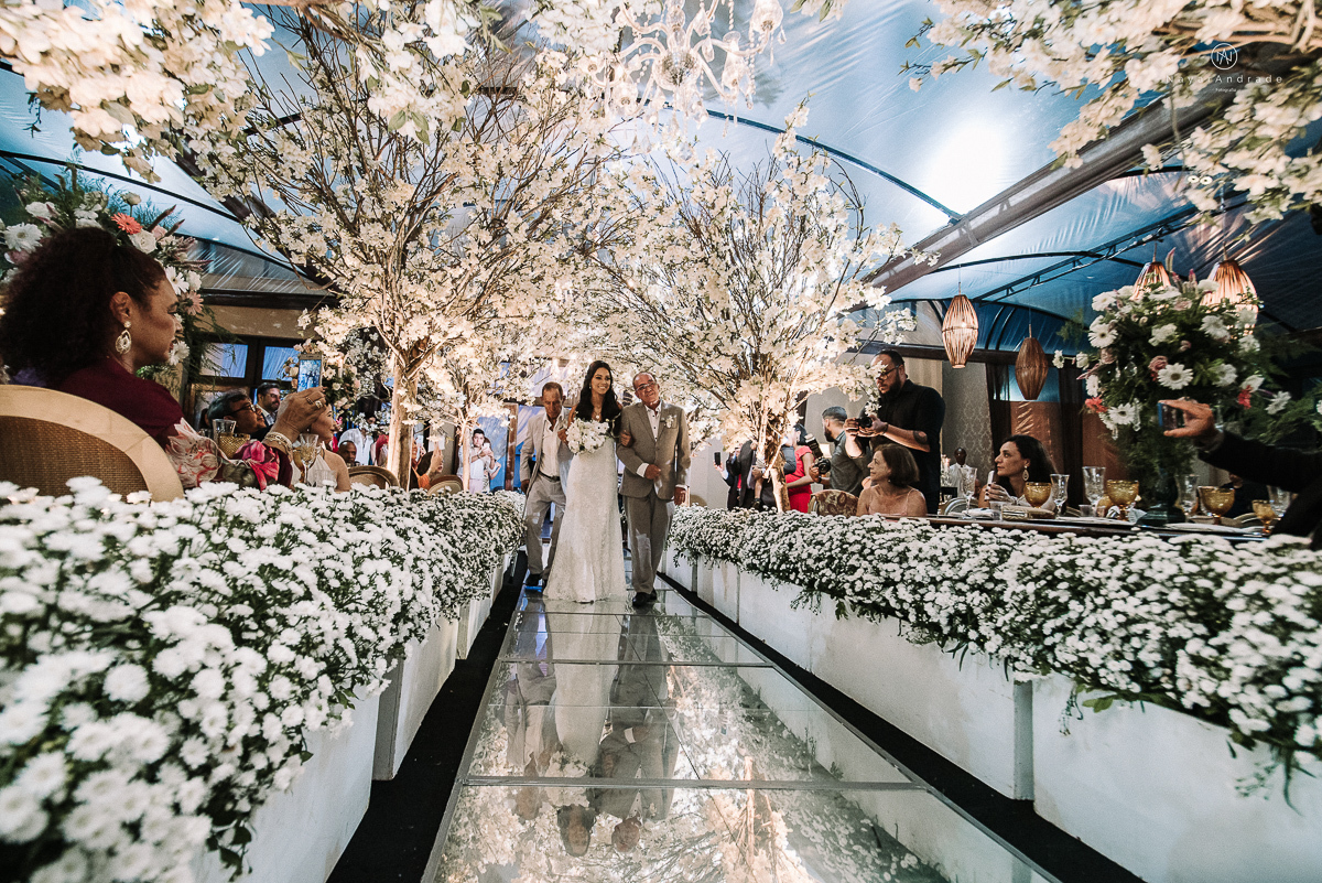 cerimonia de casamento do cantor Jorge Vercillo e Martha Suarez em Salvador bahia casamento na praia de itapua no resort catussaba pelas lentes de nayara andrade fotografia