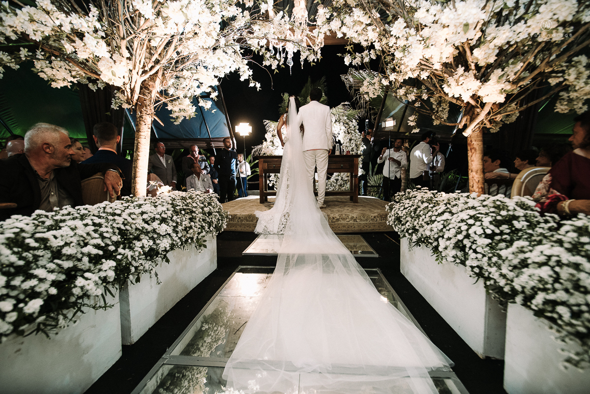 cerimonia de casamento do cantor Jorge Vercillo e Martha Suarez em Salvador bahia casamento na praia de itapua no resort catussaba pelas lentes de nayara andrade fotografia