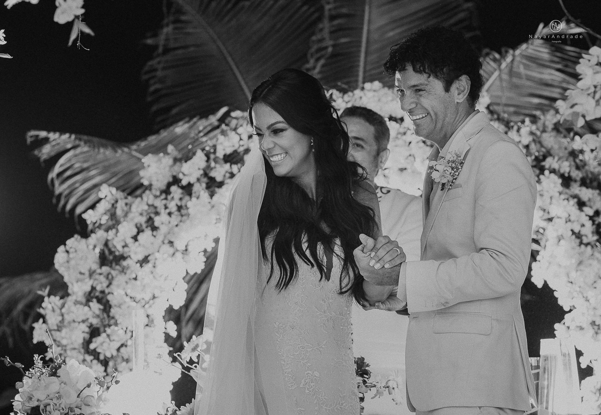 cerimonia de casamento do cantor Jorge Vercillo e Martha Suarez em Salvador bahia casamento na praia de itapua no resort catussaba pelas lentes de nayara andrade fotografia