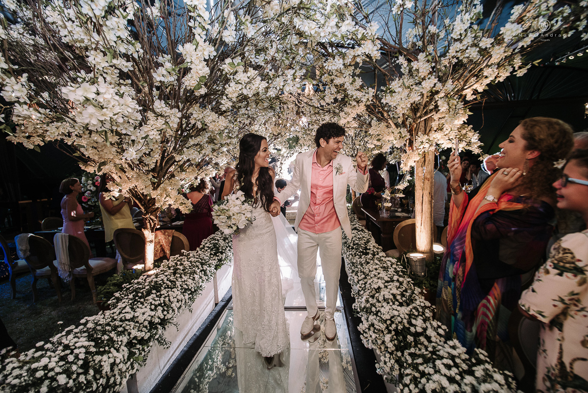cerimonia de casamento do cantor Jorge Vercillo e Martha Suarez em Salvador bahia casamento na praia de itapua no resort catussaba pelas lentes de nayara andrade fotografia